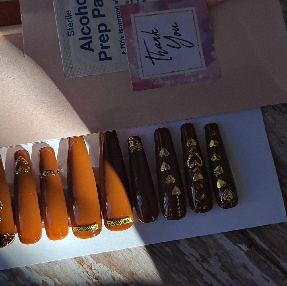 Press on nails